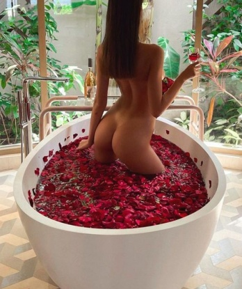 Соблазнительная блондинка с аппетитной фигурой приглашает на интимное свидание. Готова выполнить любые твои желания и подарить море незабываемых впечатлений! 14985, 23 года